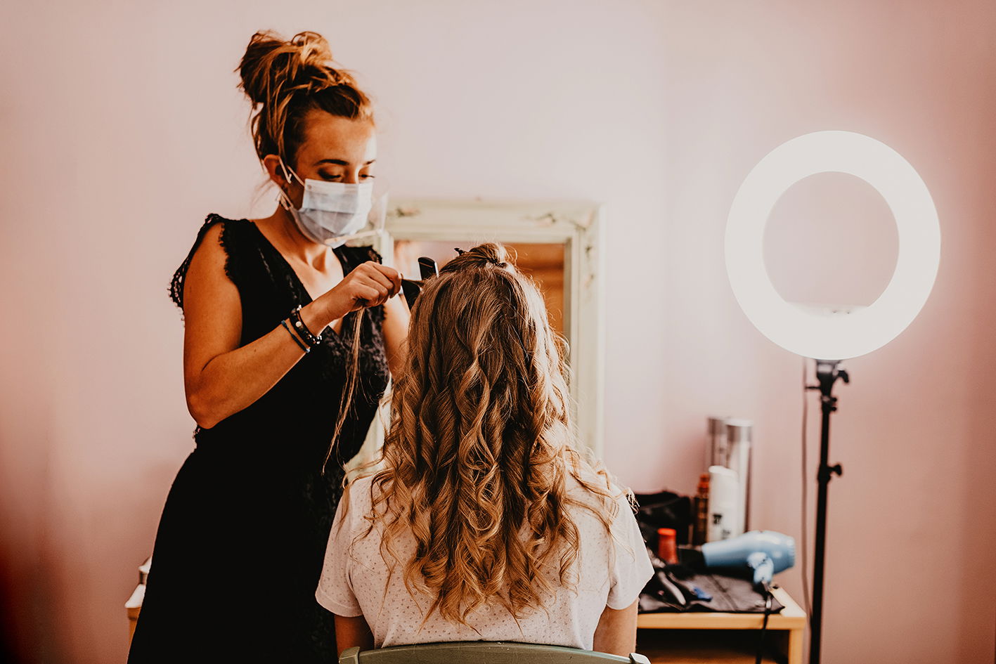 Mariée coiffé avec des boucles wavy