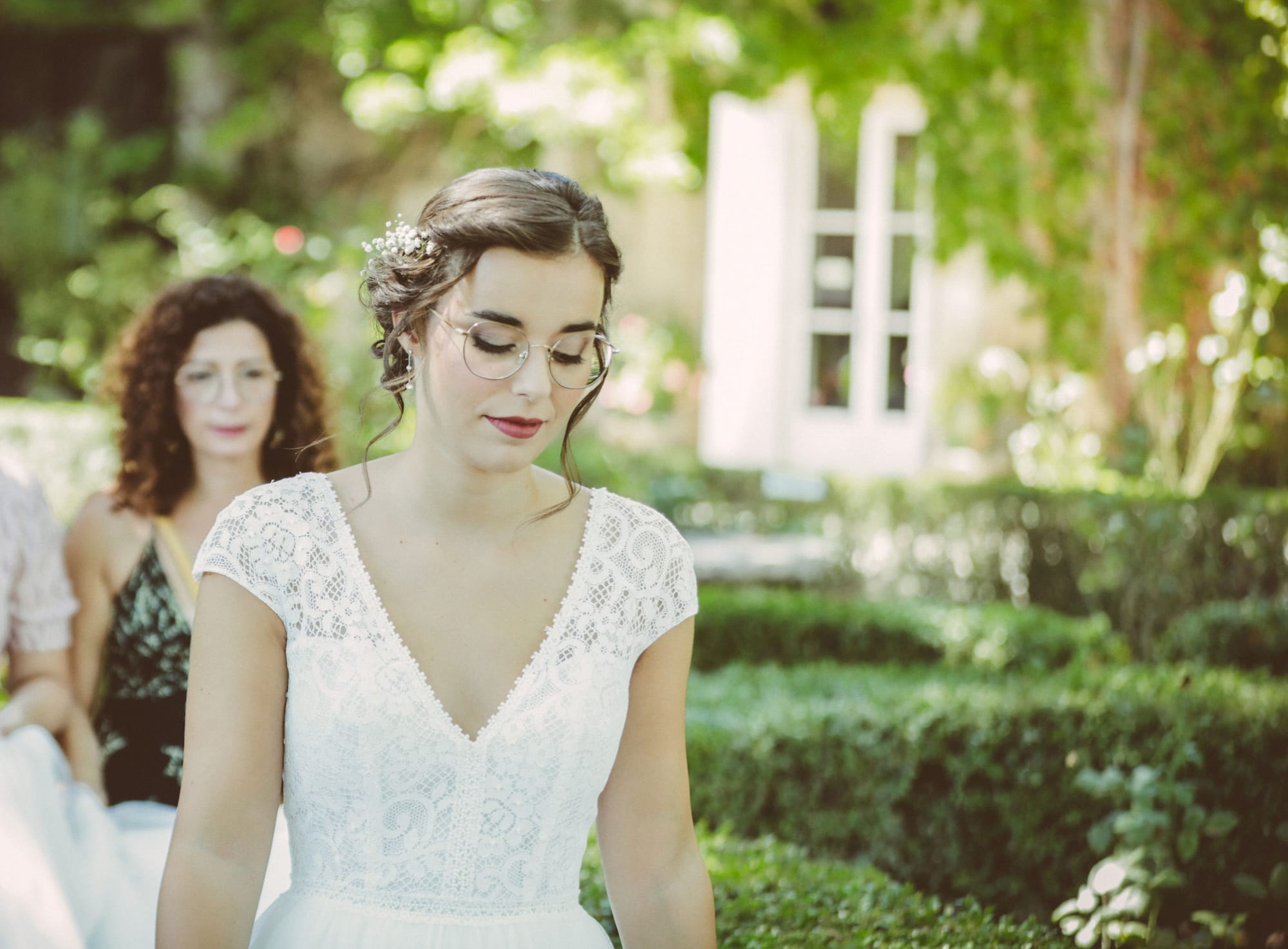 Coiffure de mariée romantique avec fleurs