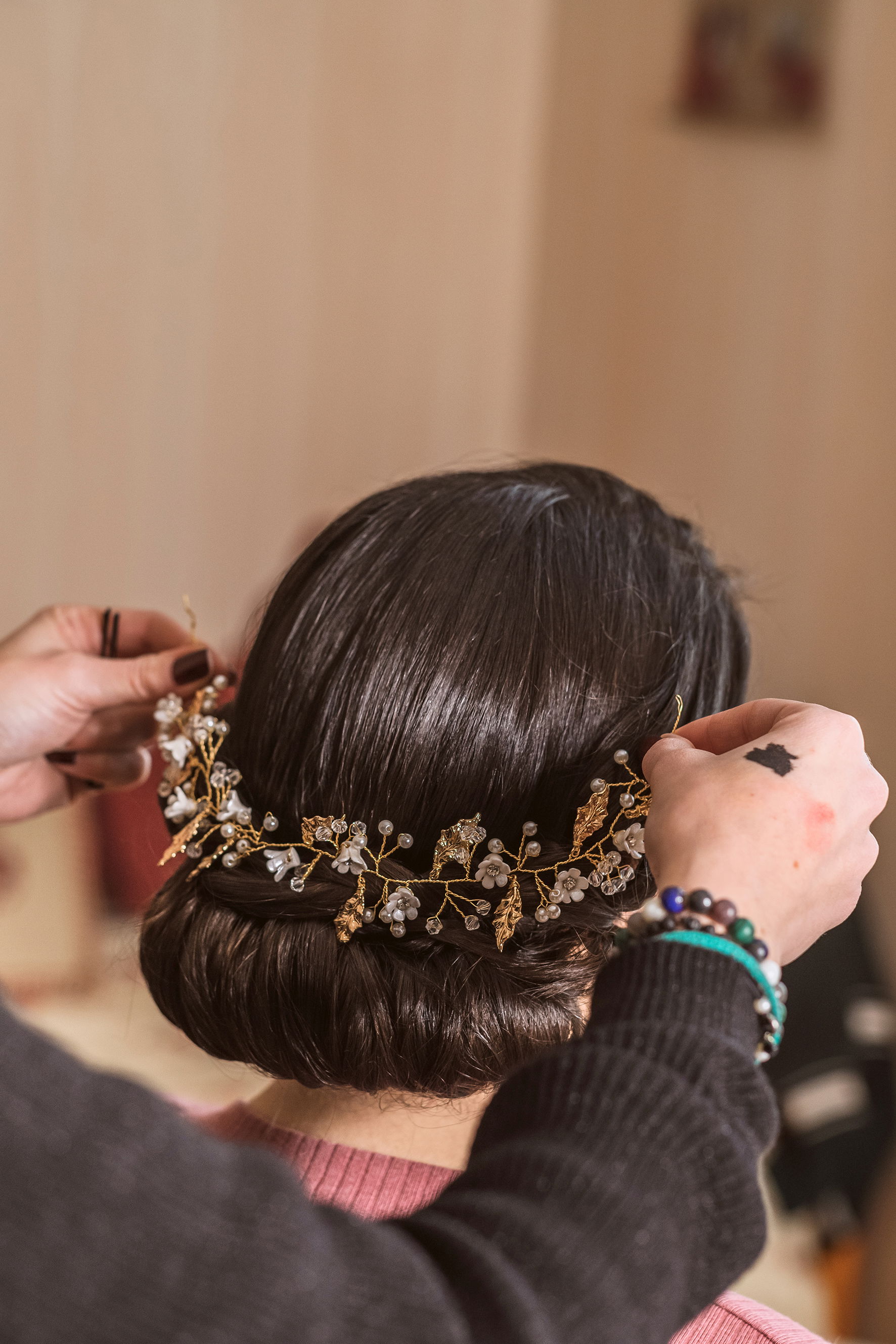 Chignon bas de mariée avec bijoux intégré