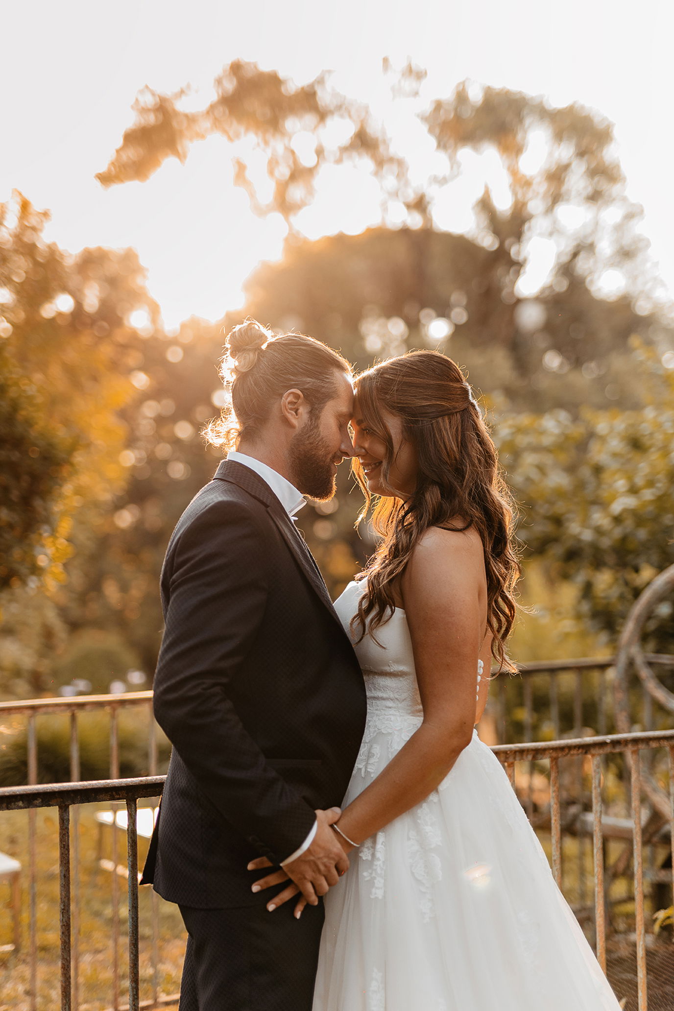 Mariage golden hour avec wavy naturel