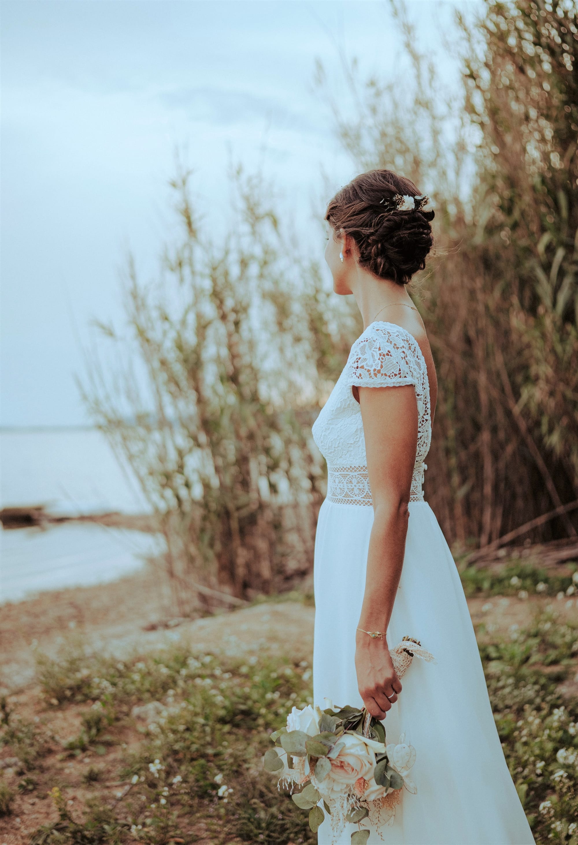 Coiffure mariage chignon bas déstructuré