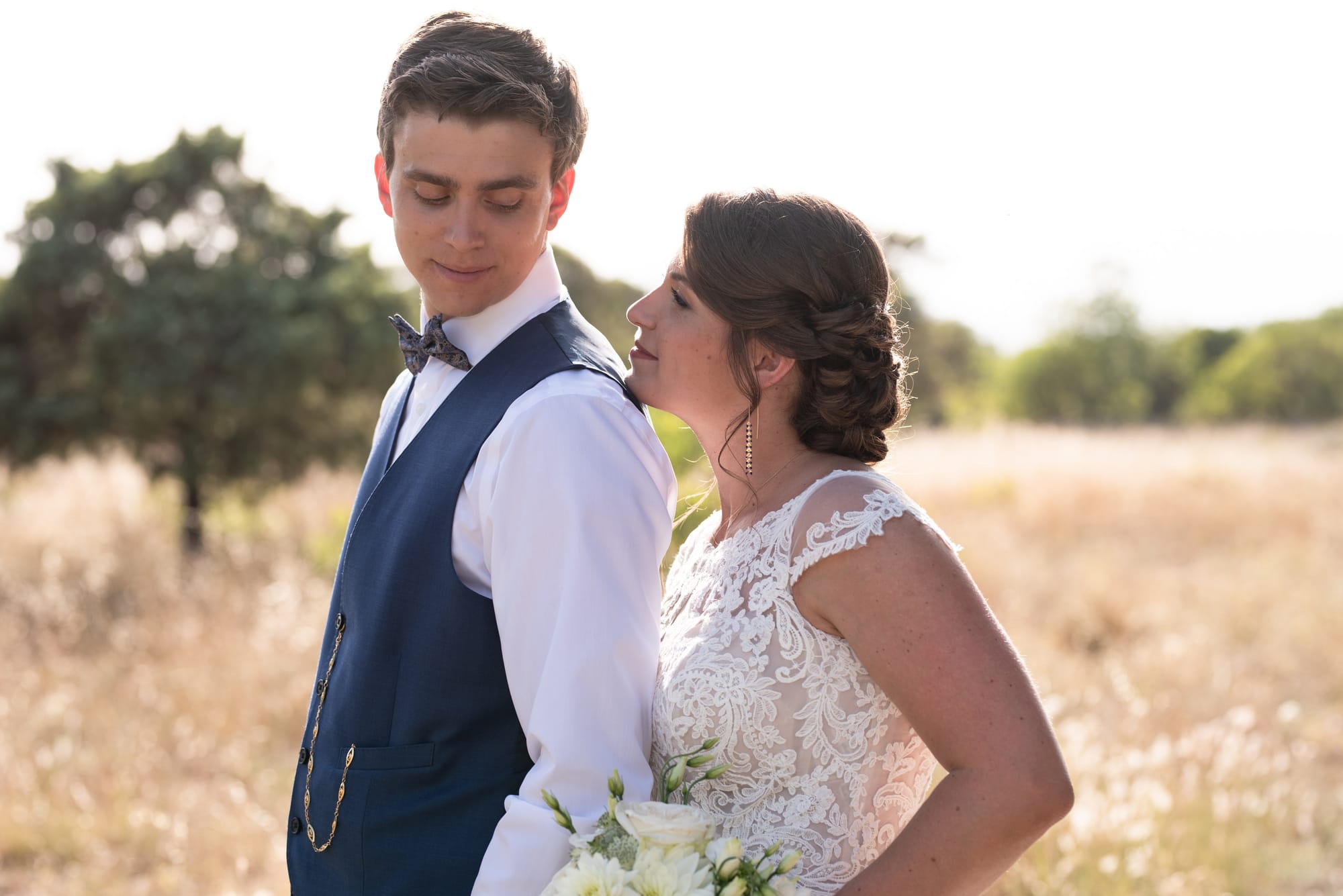 Maquillage et coiffure de mariée sur le thème champêtre chic