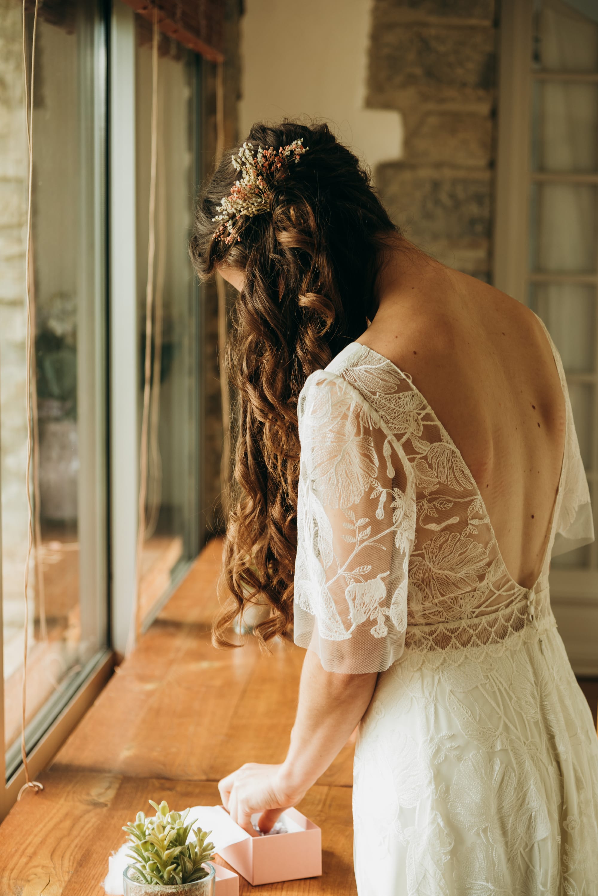 Coiffure mariage en cascade de boucles