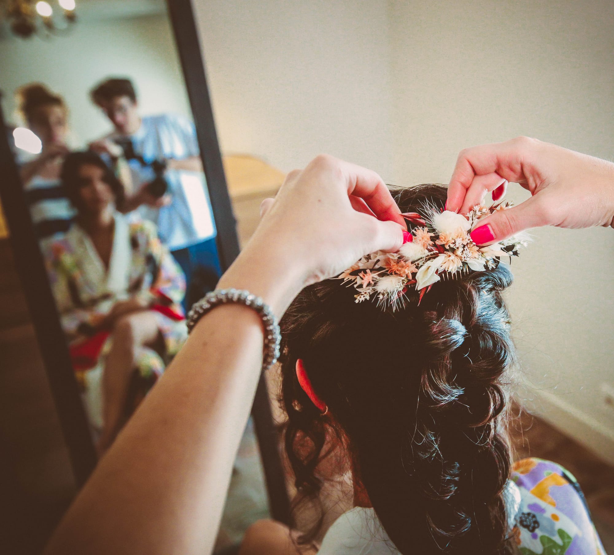 Coiffure mariage tresse avec fleurs