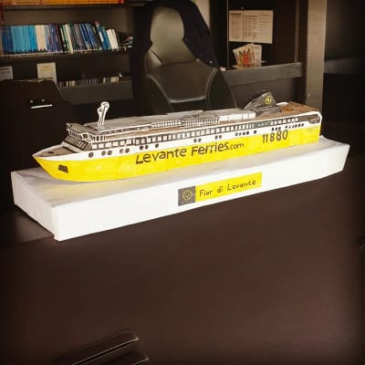 Αφιέρωση στο πλοίο Fior di Levante της Levante Ferries.