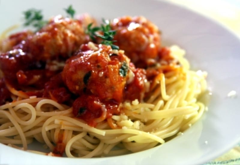 Almondegas com esparguete