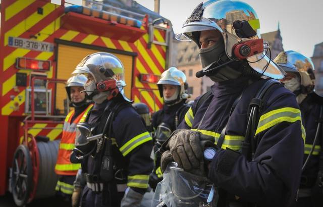 Les pompiers barbus et moustachus reviennent !