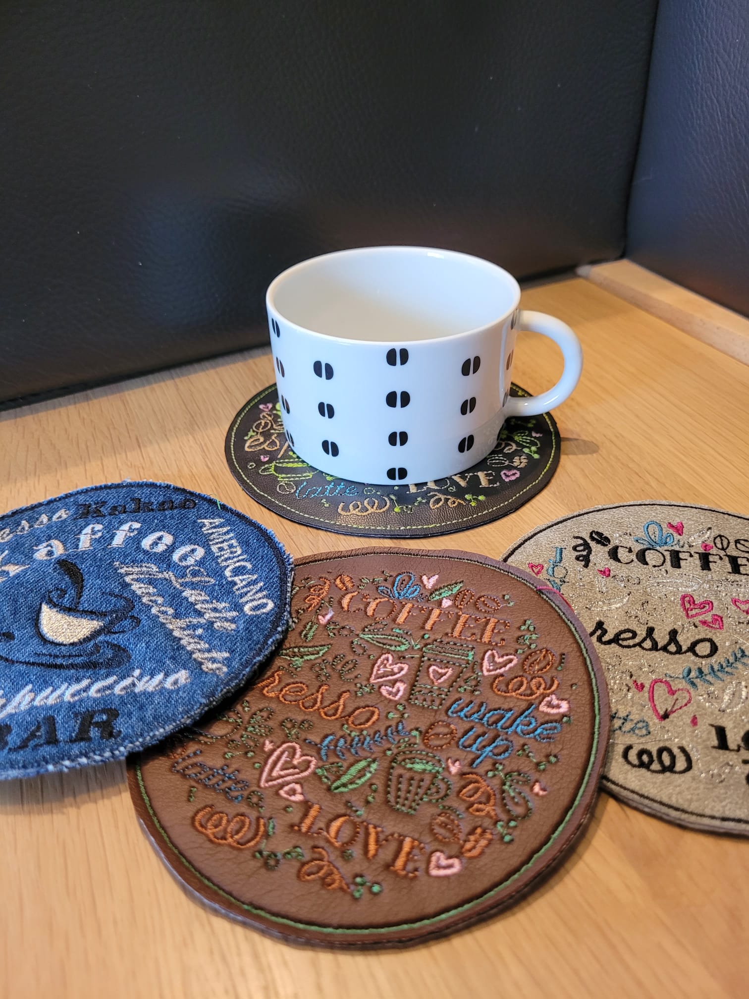 Kaffee Untersetzer -   da schmeckt der Kaffee gleich viel besser !