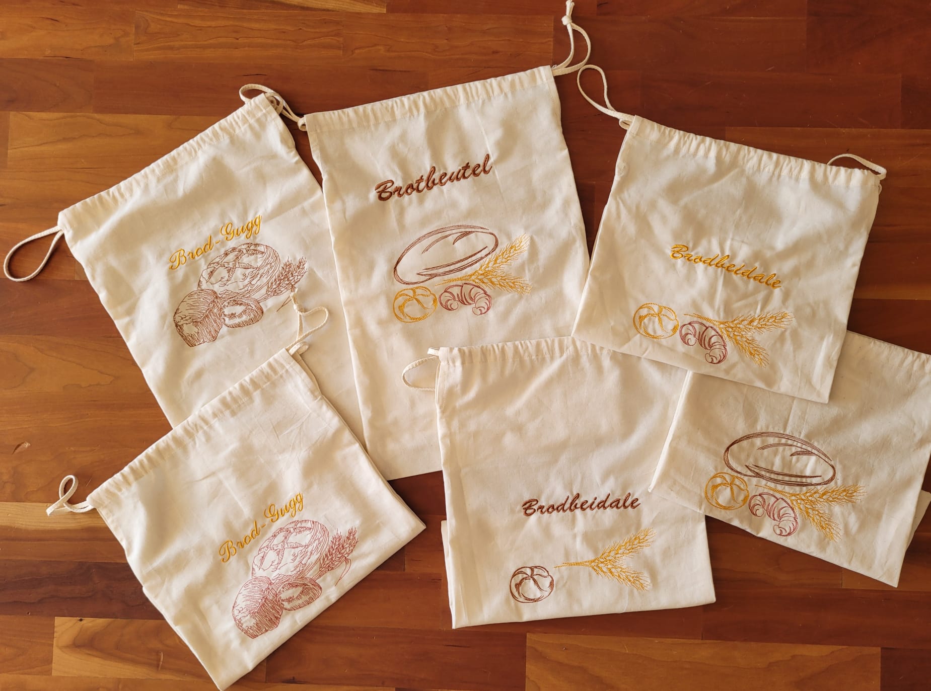 Brotbeutel mit verschiedenen Stickereien