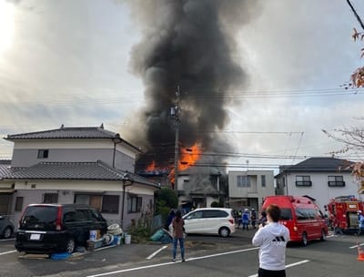 愛知県一宮市　黒煙と炎が見える　火災か？