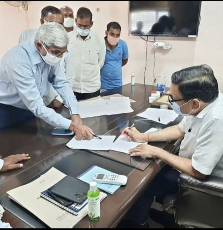 नसीबपुर में बनने वाले शहीद स्मारक के संबंध में डीसी ने ली अधिकारियों की बैठक