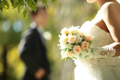 光の中のブーケ