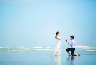 波打ち際でプロポーズ！