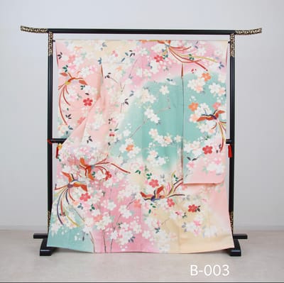 優しい色目の振袖