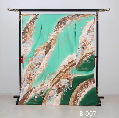 エメラルドグリーンの振袖