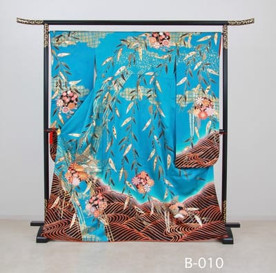 綸子の光沢が素敵な振袖