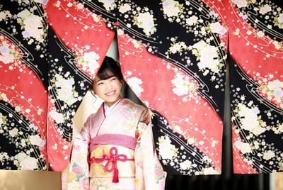 暖簾越しの笑顔