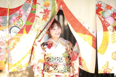 花嫁暖簾越しの二十歳