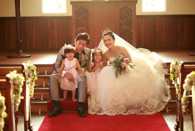 チャペルで家族写真