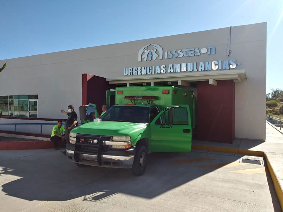 Realizamos en apoyo a nuestra comunidad el traslado de un paciente con enfermedad respiratoria aguda sospechosa a #COVID19, desde Magdalena de Kino a Nogales, Sonora.