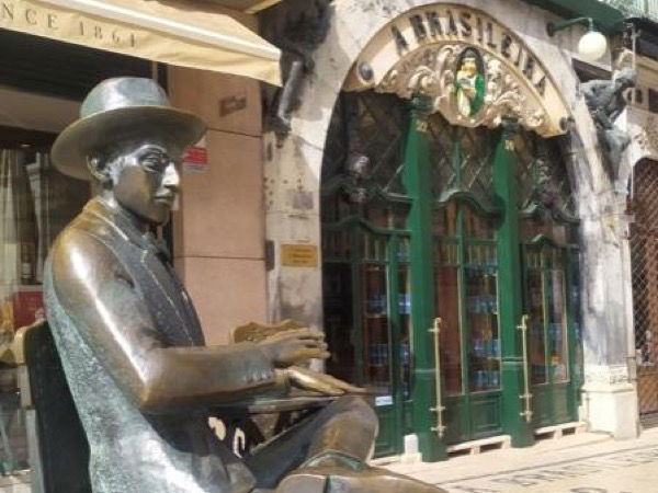 Lisbon in the footsteps of my favourite poet: Fernando Pessoa - OUTDOOR Live Virtual Tour