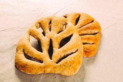 פוּגָאס-אוֹ-פְרִיטוֹן    FOUGASSE-AUX-FRITONS