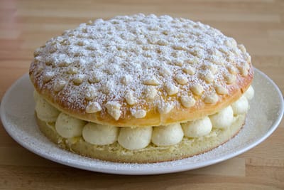 טָארְט טְרוֹפֶּזְיֵין   TARTE TROPEZIENNE