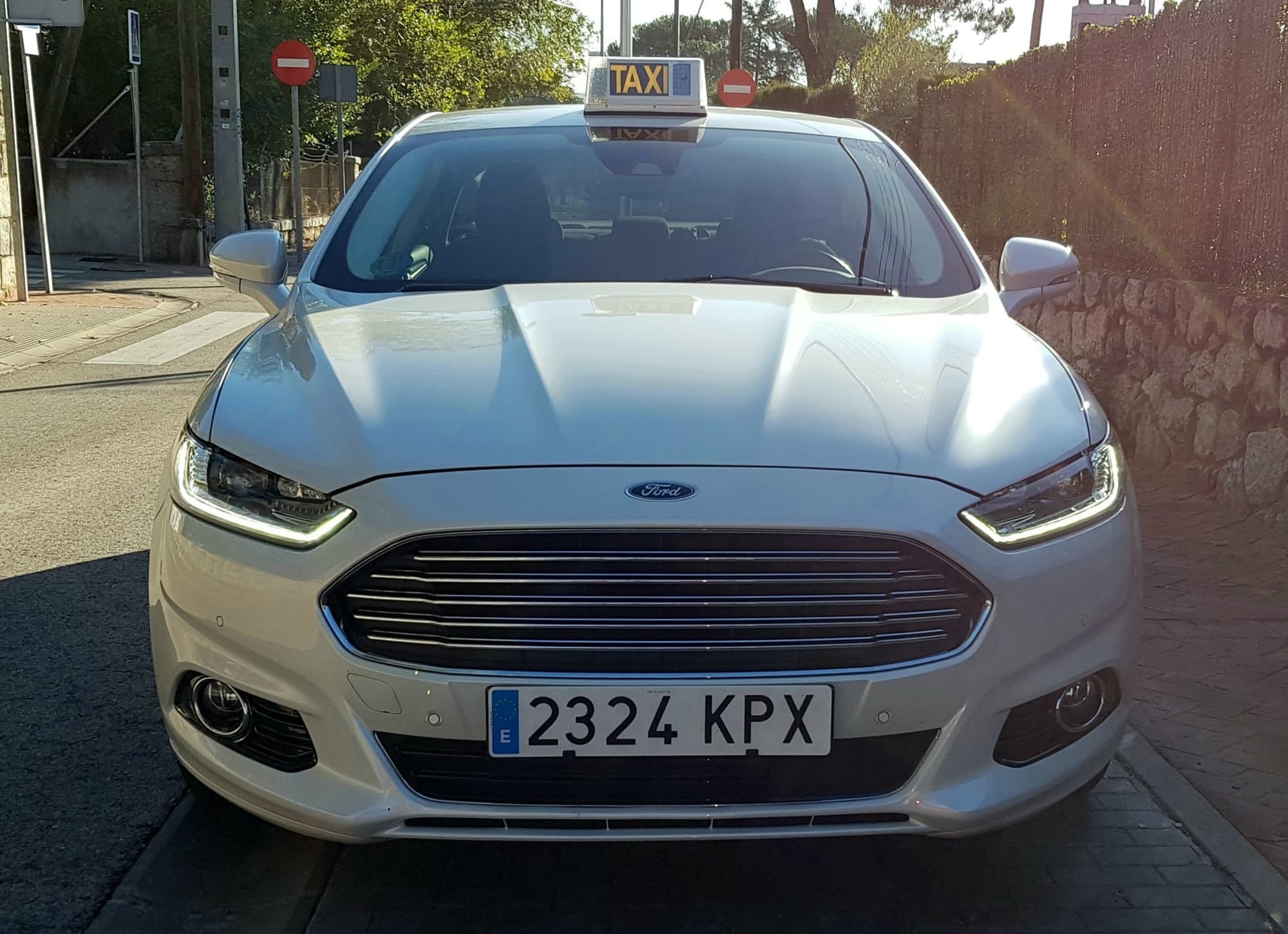 Taxi Ford Mondeo Hybrid