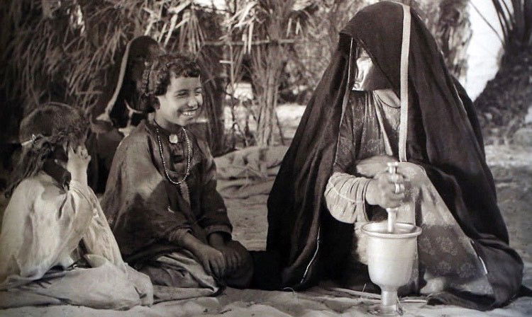 الدلة والفنجان.. رمـزية المعنى وعبق التراث