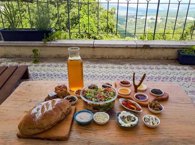 אצלנו במרפסת image