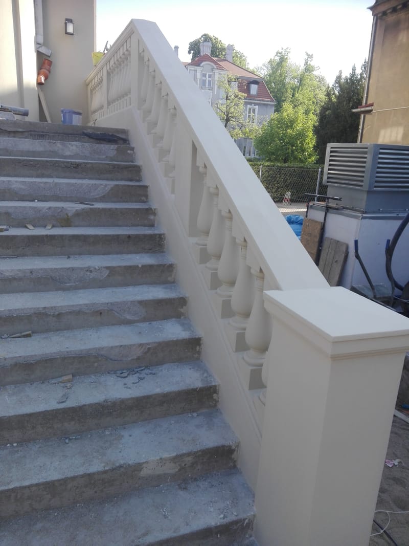 Odtworzenie balustrady na tarasie Poznań ul. Libelta