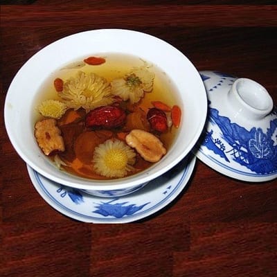 7 loại trà thảo dược hỗ trợ trị chứng tương đồng COVID-19