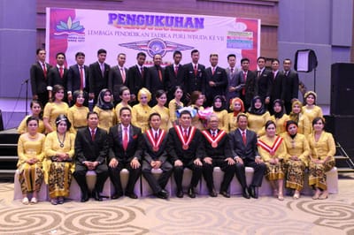 TENTANG KAMI image