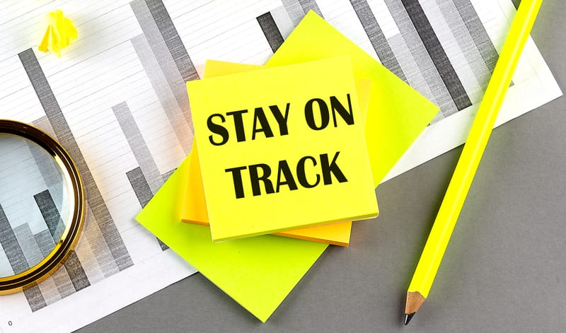 Empoderando el mañana: ayudando a los adultos jóvenes a seguir en el buen camino hoy