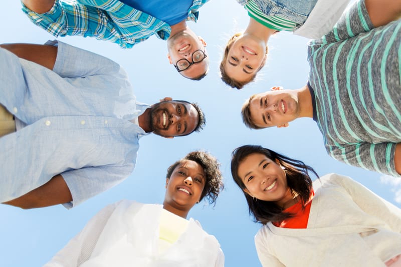 Caminos hacia el éxito: apoyo a jóvenes desfavorecidos para que logren sus objetivos