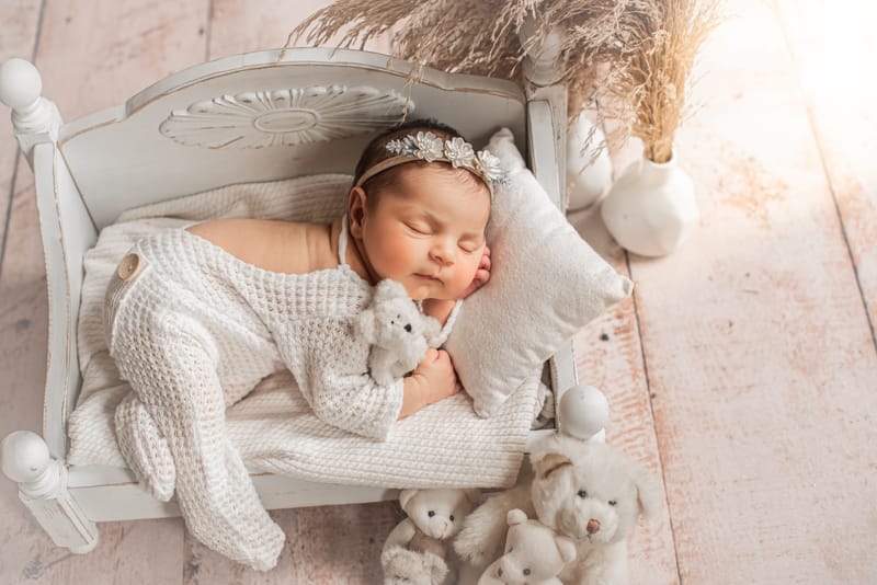 Newborn Sessions- Posed vs Lifestyle
