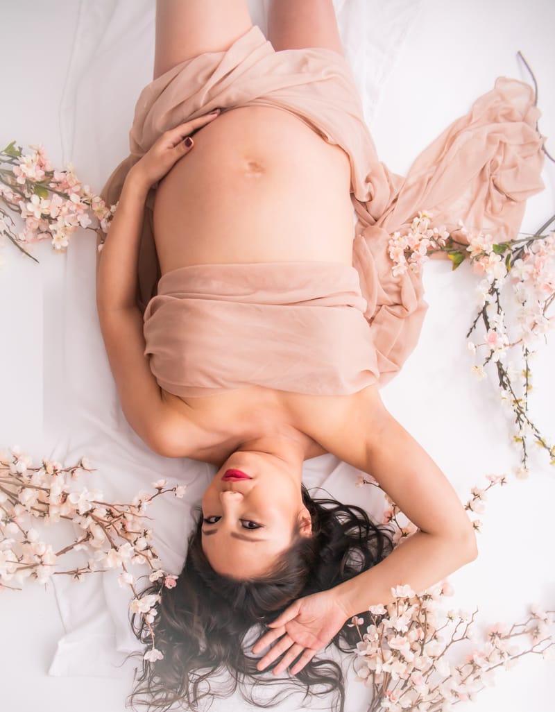 Bundling Maternity and Newborn Photography: A Complete Experience