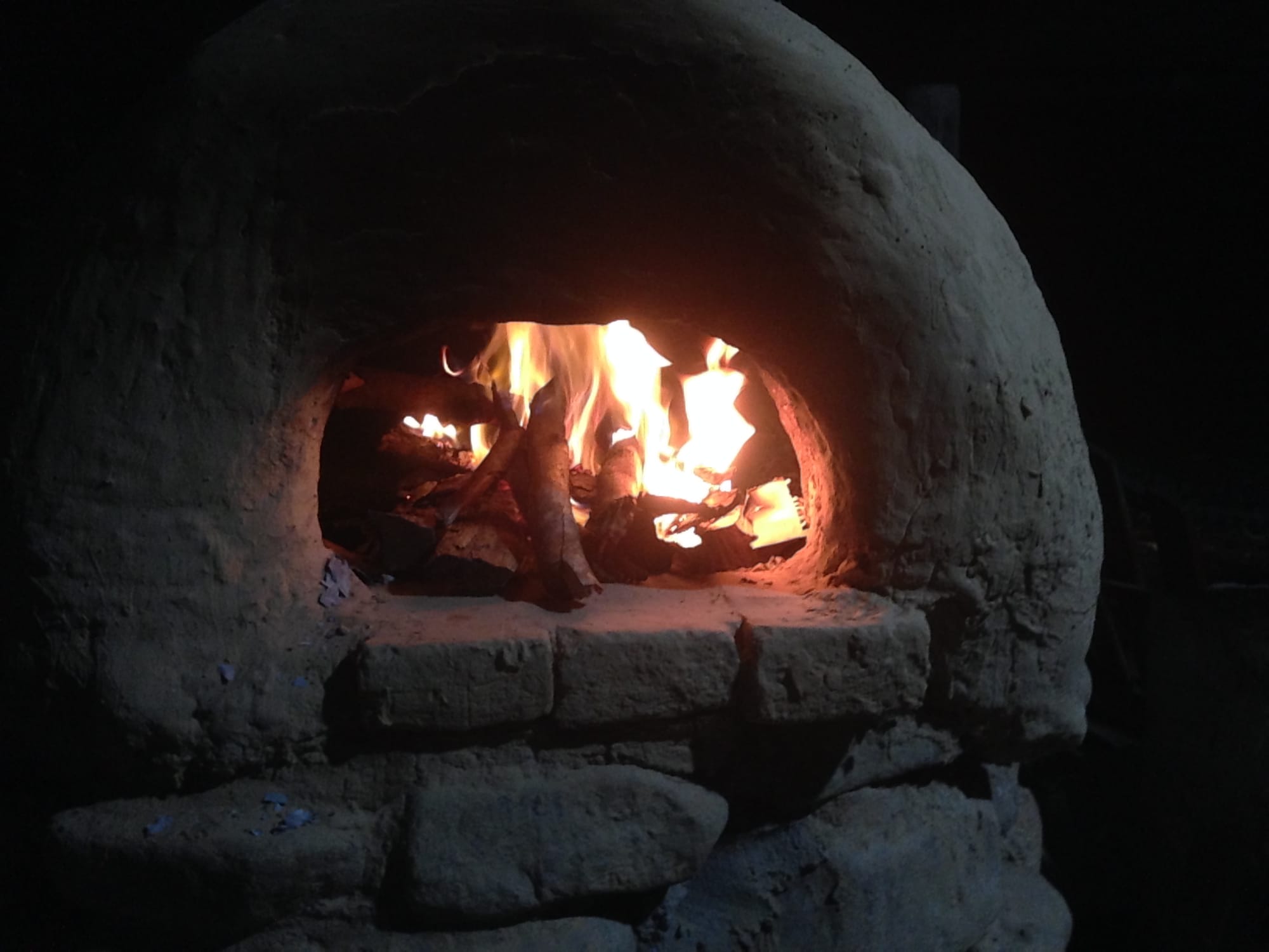 The lit horno ready to make some pizza