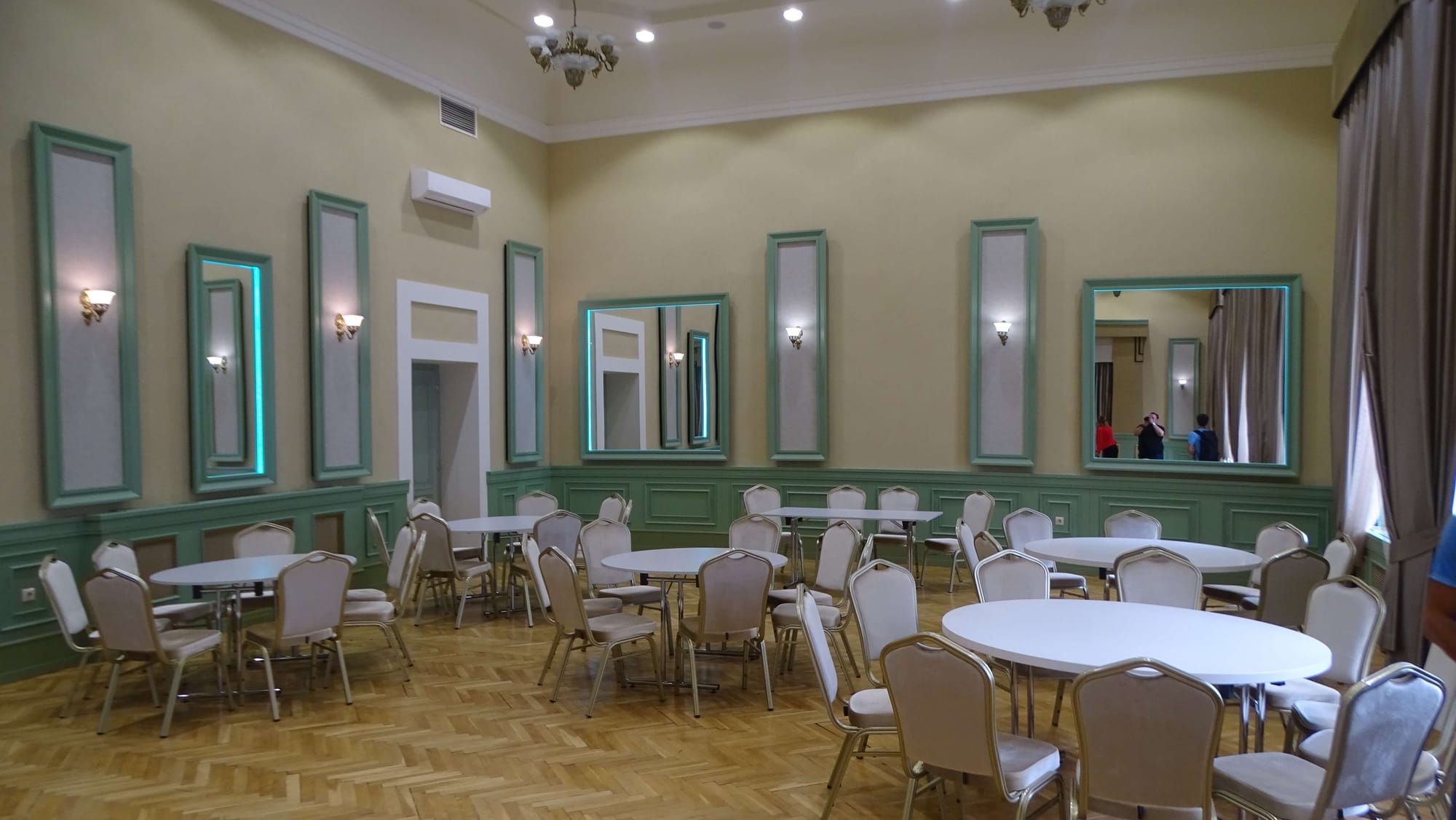 Sala de bal a cazinoului de la Hotelul Glorius din Mako