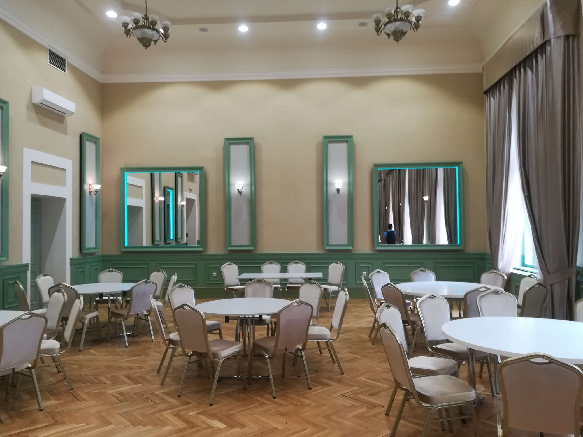 Sala de bal a cazinoului de la Hotelul Glorius din Mako