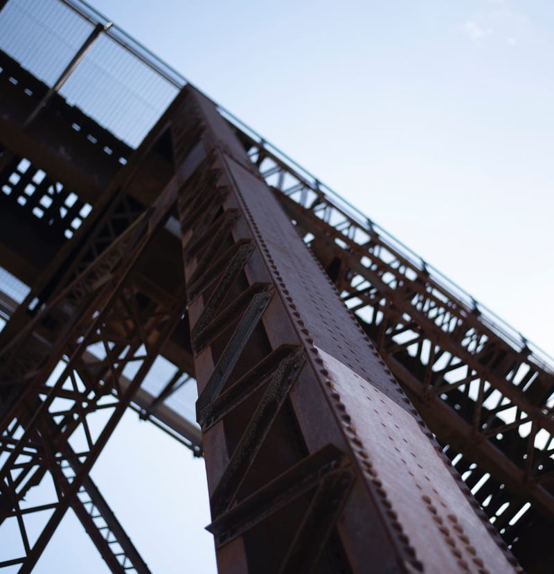 Correlação entre indicadores econômico-financeiros e as cotações das ações de empresas do setor de construção civil