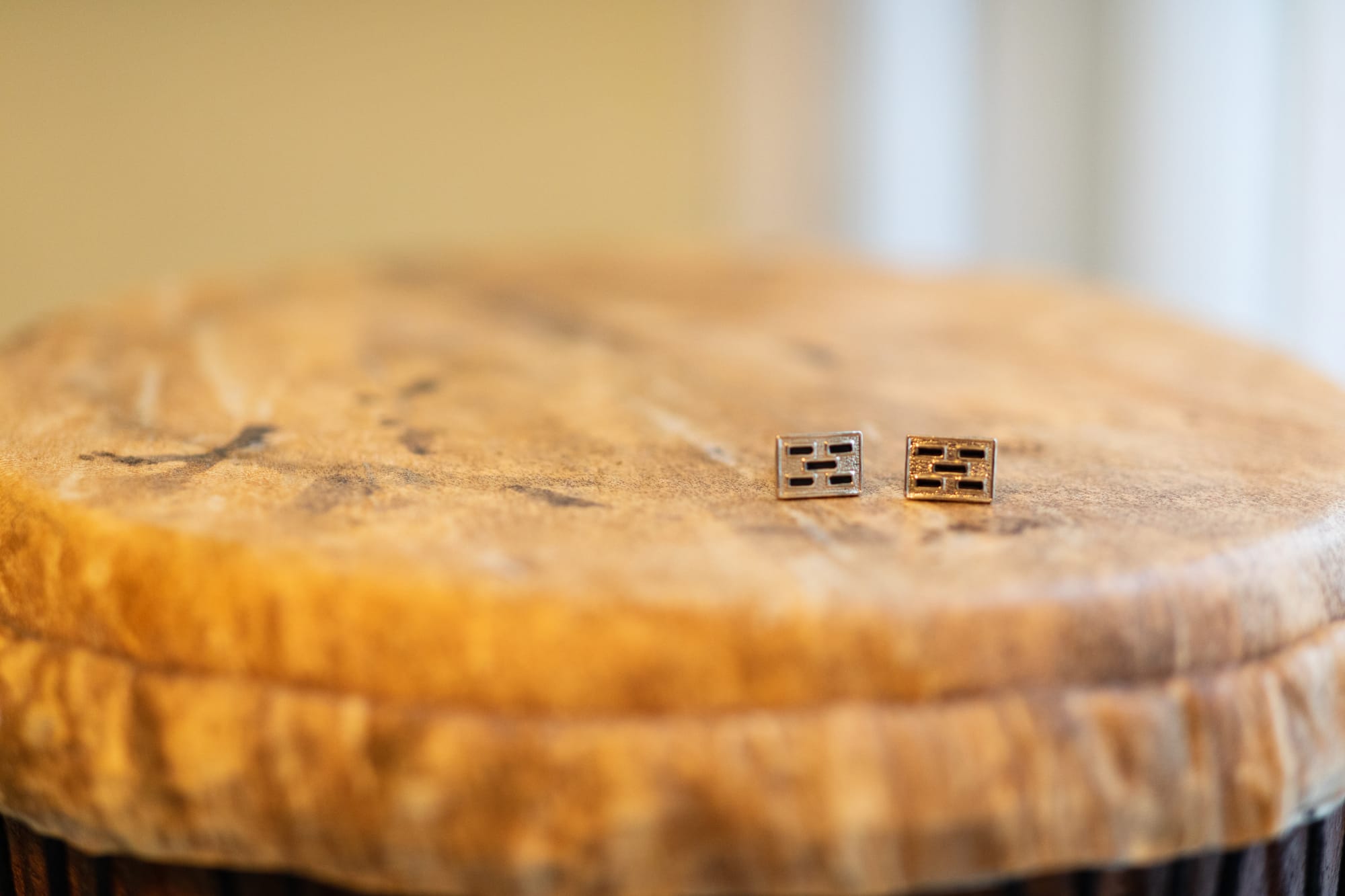 Correre insieme mano nella mano