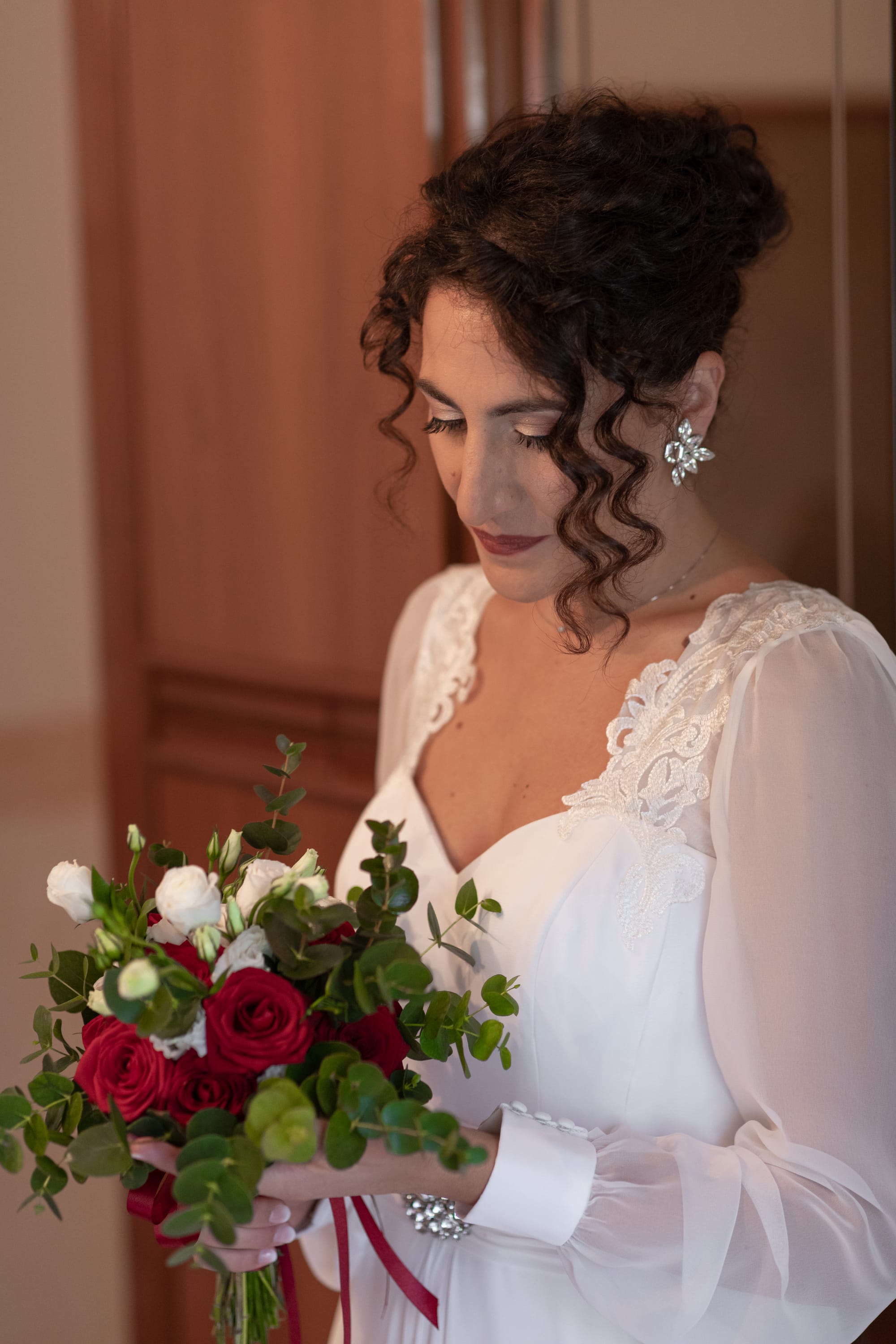 Correre insieme mano nella mano