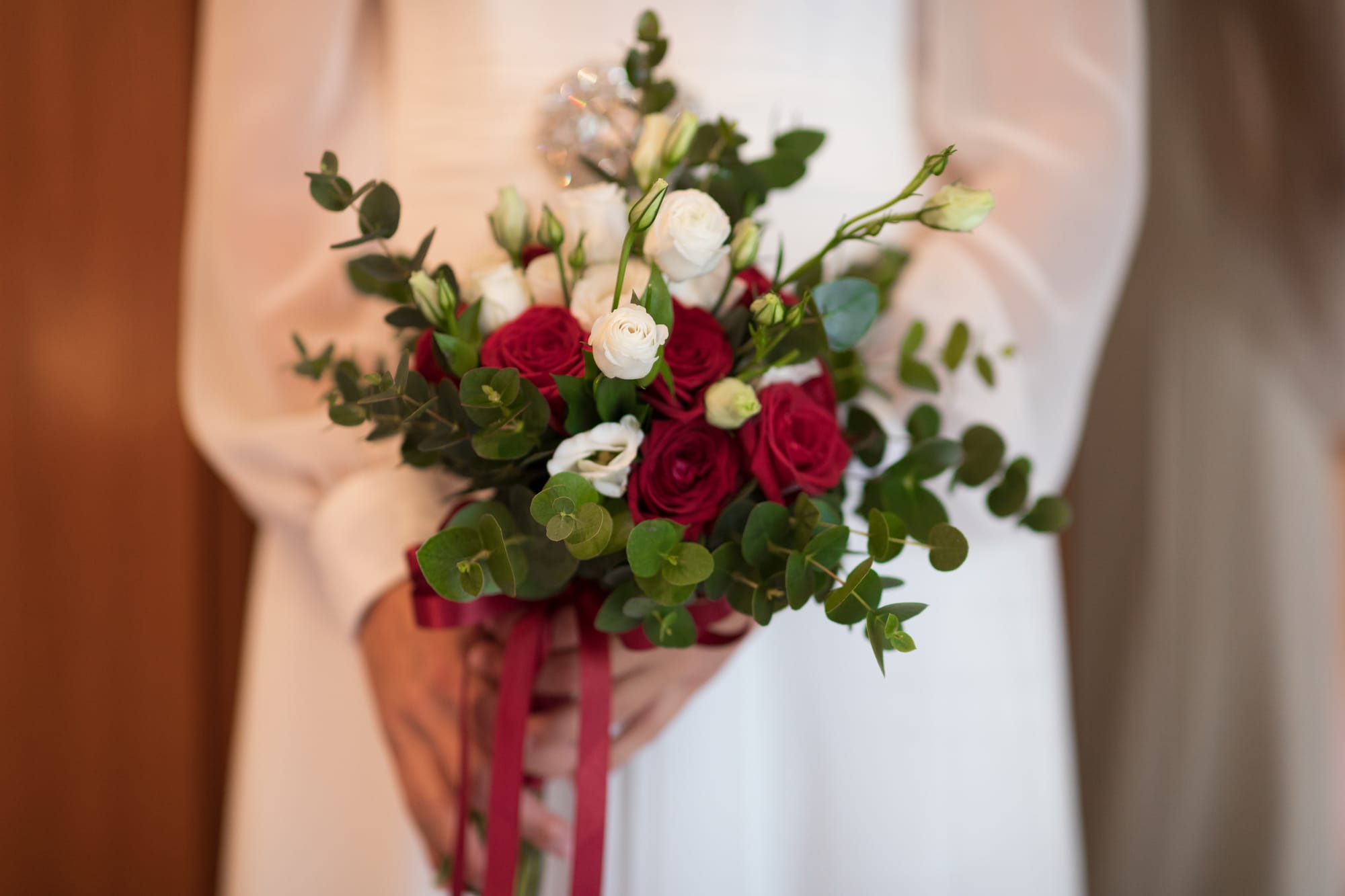 Correre insieme mano nella mano