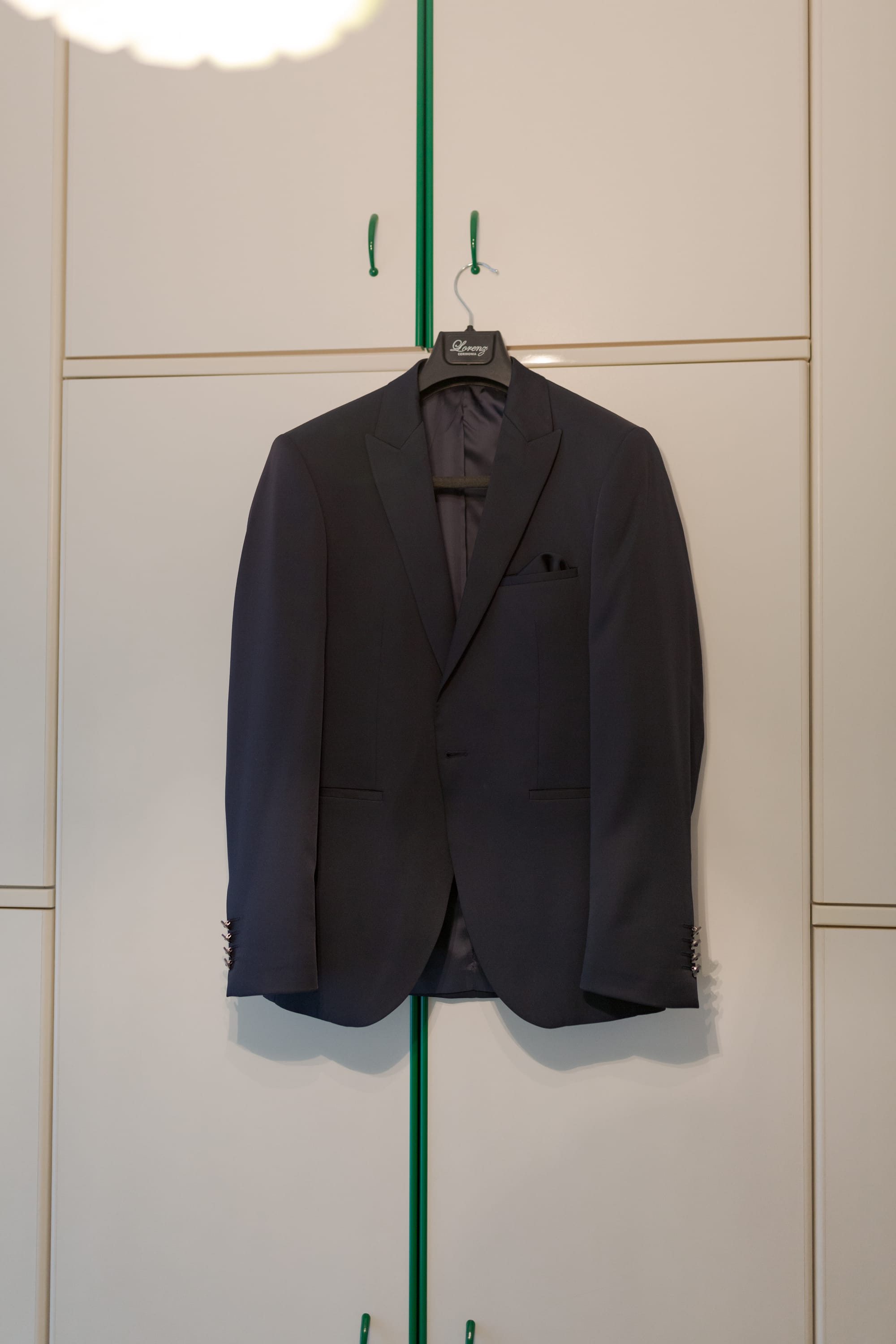 Correre insieme mano nella mano