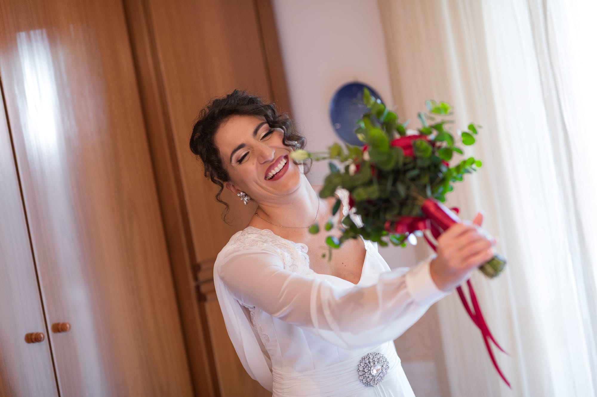 Correre insieme mano nella mano