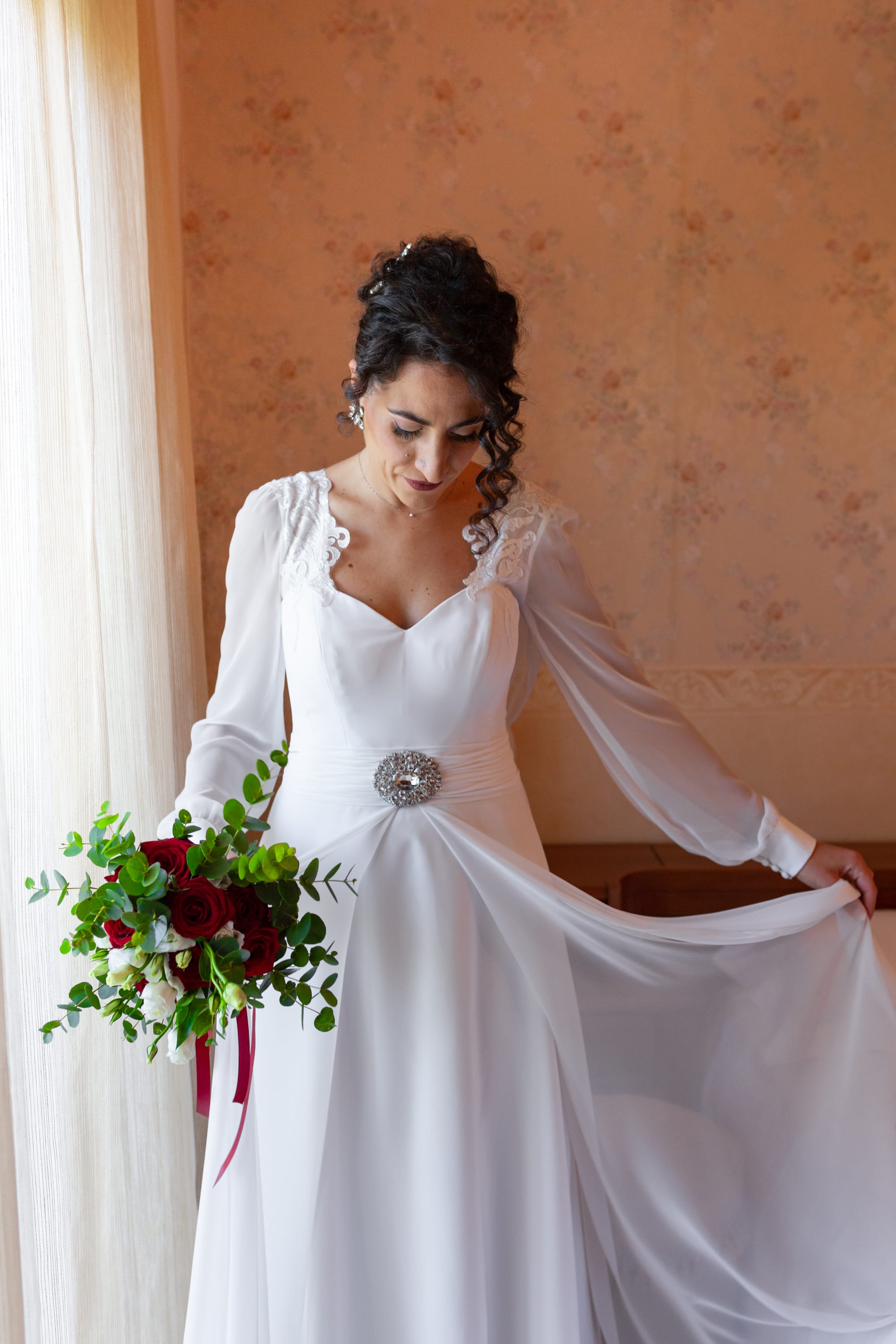 Correre insieme mano nella mano