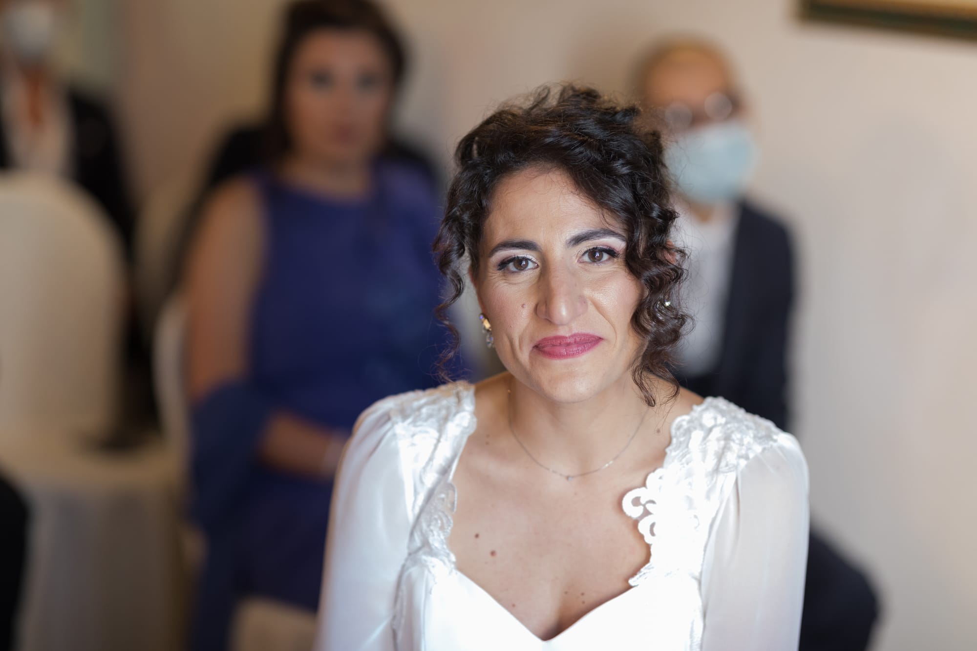 Correre insieme mano nella mano