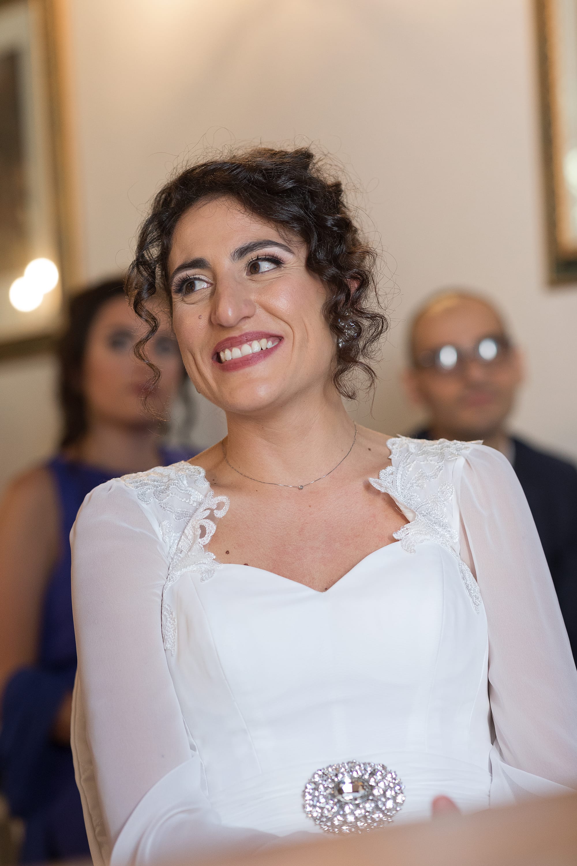 Correre insieme mano nella mano