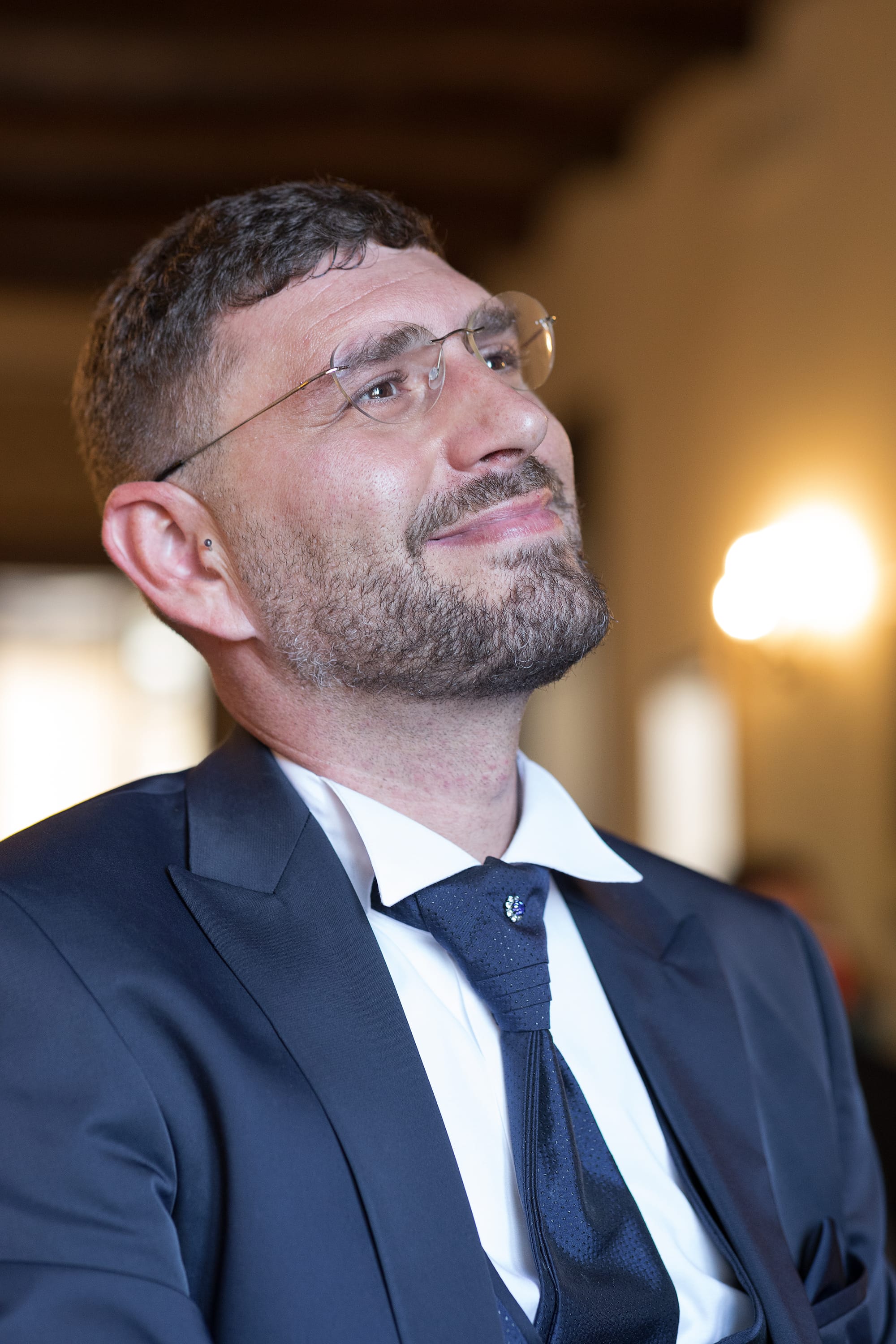 Correre insieme mano nella mano